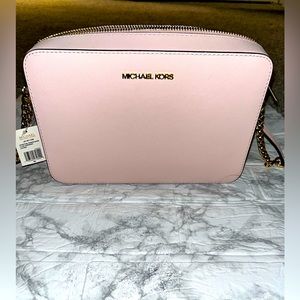 MICHAEL MICHAEL KORS
Jet Set Large Leather Crossbody Bag : Powder Blush